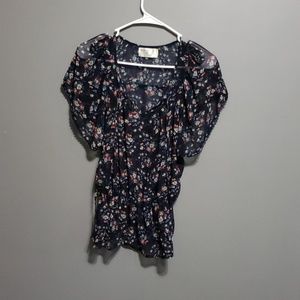 Paisley & Ivy Semi Sheer Peasant Top Size Medium